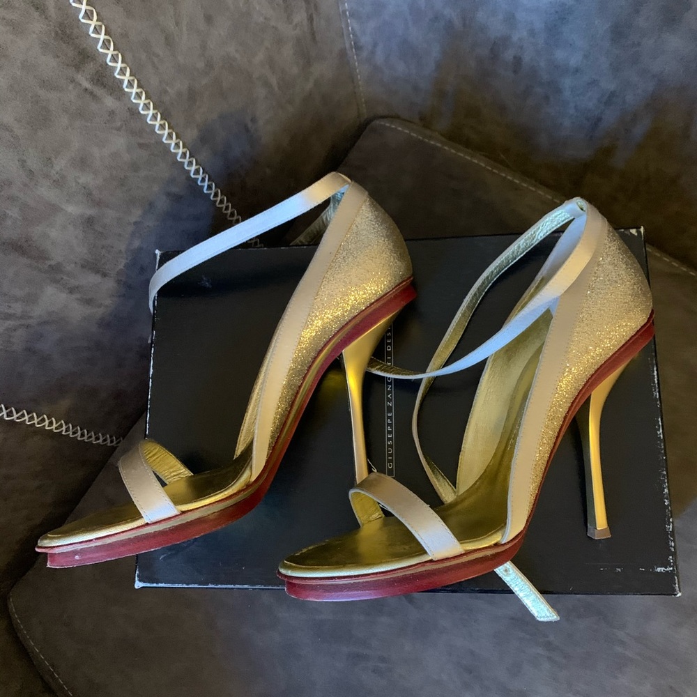 Shoes - Picture 2 of 4